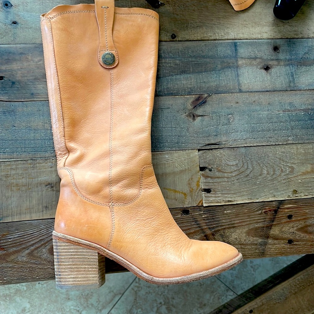 lightly worn kork ease boots size 6.5 womens